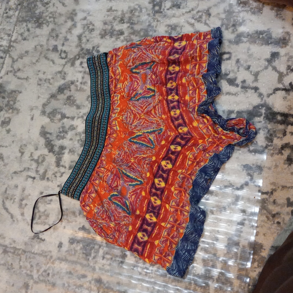 Short shorts with pockets on both sides